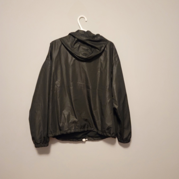Windbreaker - Picture 5 of 6
